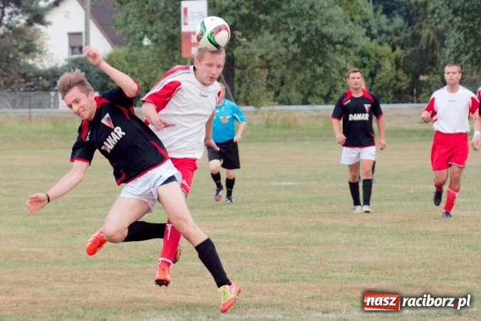 Zdjęcie w galerii na portalu naszraciborz.pl: Dwa oblicza Bieńkowic. Poważna kontuzja zawodnika Dzimierza wiadomości z regionu