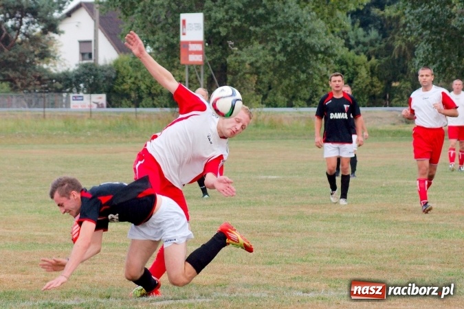 Zdjęcie w galerii na portalu naszraciborz.pl: Dwa oblicza Bieńkowic. Poważna kontuzja zawodnika Dzimierza wiadomości z regionu