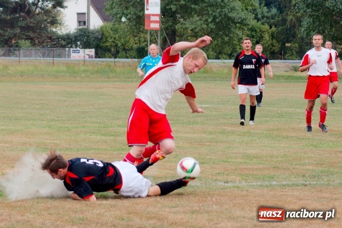 Zdjęcie w galerii na portalu naszraciborz.pl: Dwa oblicza Bieńkowic. Poważna kontuzja zawodnika Dzimierza wiadomości z regionu