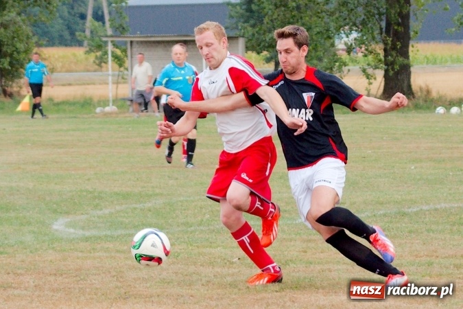 Zdjęcie w galerii na portalu naszraciborz.pl: Dwa oblicza Bieńkowic. Poważna kontuzja zawodnika Dzimierza wiadomości z regionu