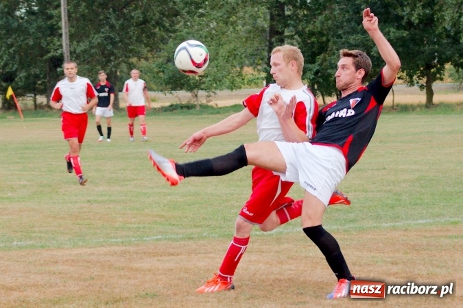 Zdjęcie w galerii na portalu naszraciborz.pl: Dwa oblicza Bieńkowic. Poważna kontuzja zawodnika Dzimierza wiadomości z regionu