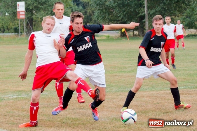 Zdjęcie w galerii na portalu naszraciborz.pl: Dwa oblicza Bieńkowic. Poważna kontuzja zawodnika Dzimierza wiadomości z regionu