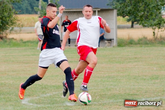 Zdjęcie w galerii na portalu naszraciborz.pl: Dwa oblicza Bieńkowic. Poważna kontuzja zawodnika Dzimierza wiadomości z regionu