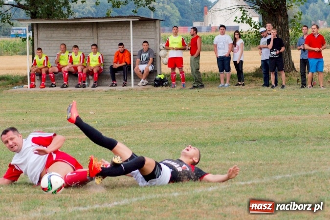 Zdjęcie w galerii na portalu naszraciborz.pl: Dwa oblicza Bieńkowic. Poważna kontuzja zawodnika Dzimierza wiadomości z regionu