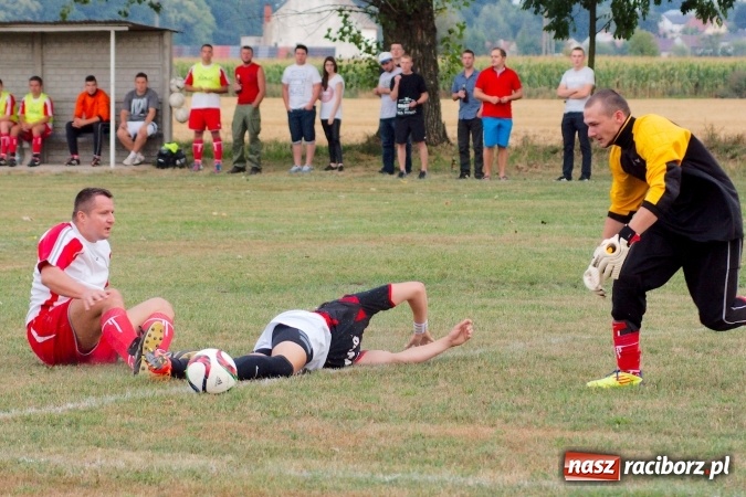 Zdjęcie w galerii na portalu naszraciborz.pl: Dwa oblicza Bieńkowic. Poważna kontuzja zawodnika Dzimierza wiadomości z regionu