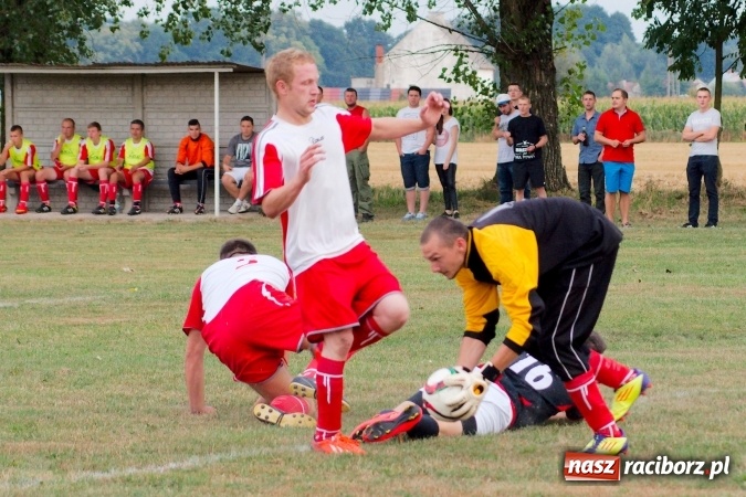 Zdjęcie w galerii na portalu naszraciborz.pl: Dwa oblicza Bieńkowic. Poważna kontuzja zawodnika Dzimierza wiadomości z regionu