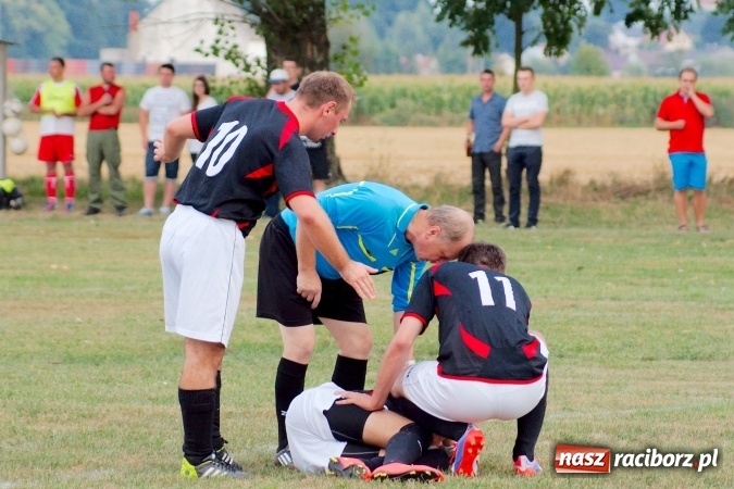 Zdjęcie w galerii na portalu naszraciborz.pl: Dwa oblicza Bieńkowic. Poważna kontuzja zawodnika Dzimierza wiadomości z regionu