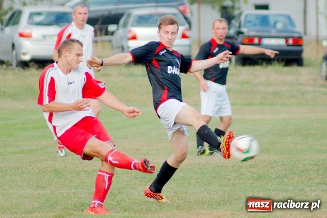 Zdjęcie w galerii na portalu naszraciborz.pl: Dwa oblicza Bieńkowic. Poważna kontuzja zawodnika Dzimierza wiadomości z regionu
