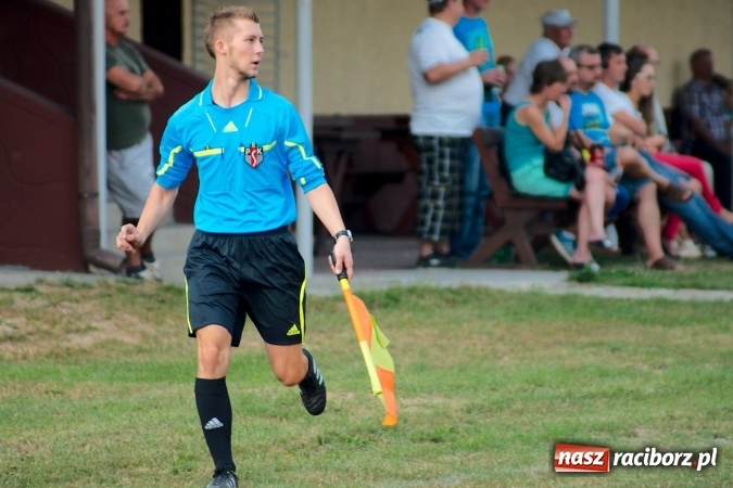 Zdjęcie w galerii na portalu naszraciborz.pl: Dwa oblicza Bieńkowic. Poważna kontuzja zawodnika Dzimierza wiadomości z regionu