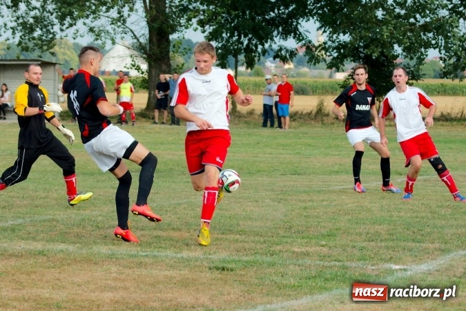 Zdjęcie w galerii na portalu naszraciborz.pl: Dwa oblicza Bieńkowic. Poważna kontuzja zawodnika Dzimierza wiadomości z regionu