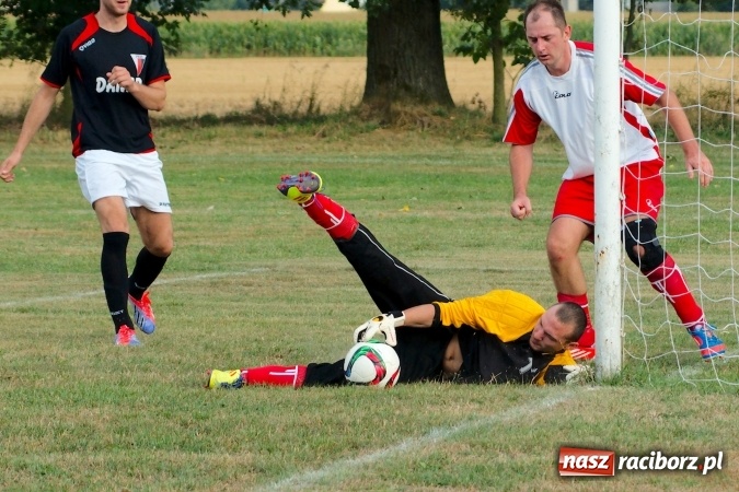Zdjęcie w galerii na portalu naszraciborz.pl: Dwa oblicza Bieńkowic. Poważna kontuzja zawodnika Dzimierza wiadomości z regionu