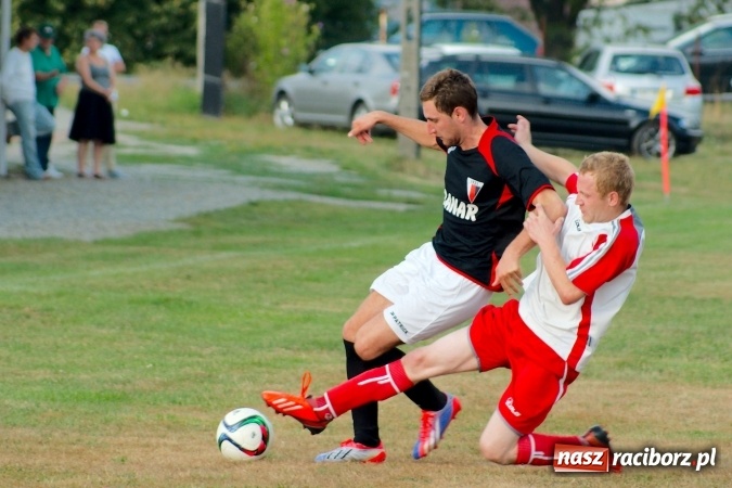 Zdjęcie w galerii na portalu naszraciborz.pl: Dwa oblicza Bieńkowic. Poważna kontuzja zawodnika Dzimierza wiadomości z regionu
