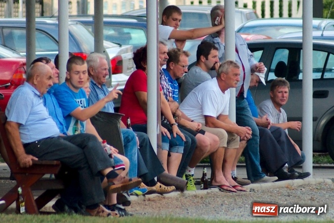 Zdjęcie w galerii na portalu naszraciborz.pl: Dwa oblicza Bieńkowic. Poważna kontuzja zawodnika Dzimierza wiadomości z regionu