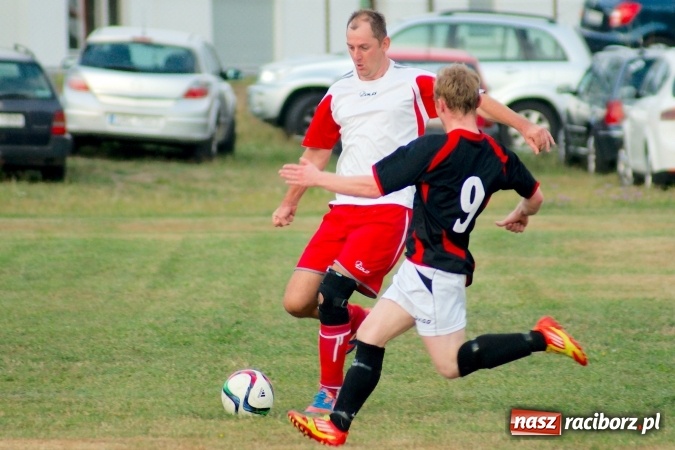 Zdjęcie w galerii na portalu naszraciborz.pl: Dwa oblicza Bieńkowic. Poważna kontuzja zawodnika Dzimierza wiadomości z regionu