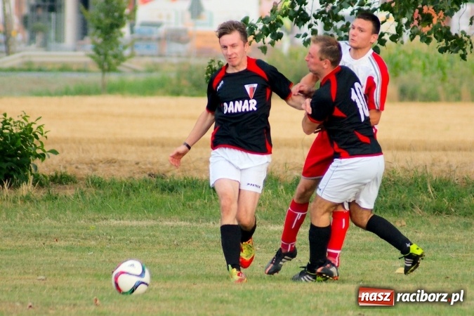Zdjęcie w galerii na portalu naszraciborz.pl: Dwa oblicza Bieńkowic. Poważna kontuzja zawodnika Dzimierza wiadomości z regionu