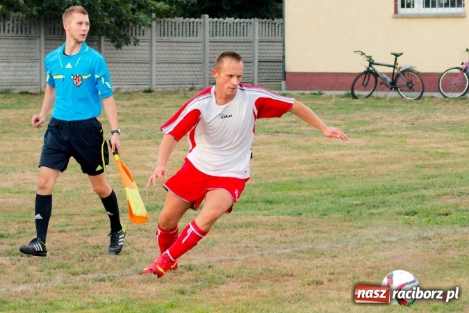 Zdjęcie w galerii na portalu naszraciborz.pl: Dwa oblicza Bieńkowic. Poważna kontuzja zawodnika Dzimierza wiadomości z regionu