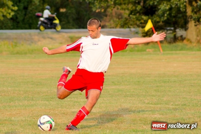 Zdjęcie w galerii na portalu naszraciborz.pl: Dwa oblicza Bieńkowic. Poważna kontuzja zawodnika Dzimierza wiadomości z regionu