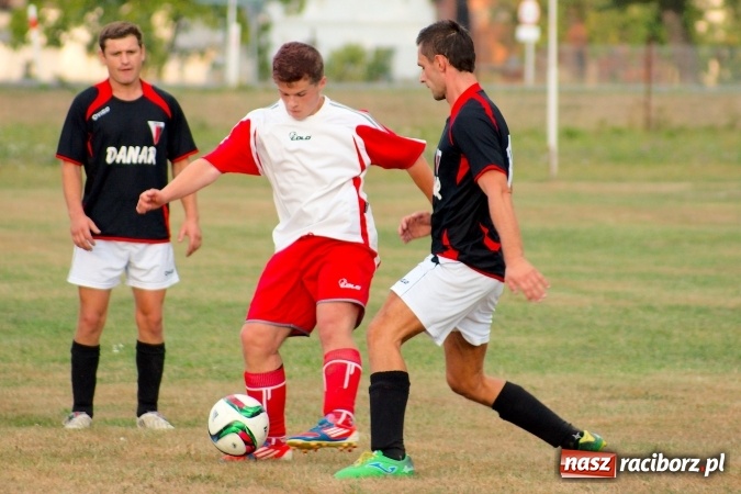 Zdjęcie w galerii na portalu naszraciborz.pl: Dwa oblicza Bieńkowic. Poważna kontuzja zawodnika Dzimierza wiadomości z regionu