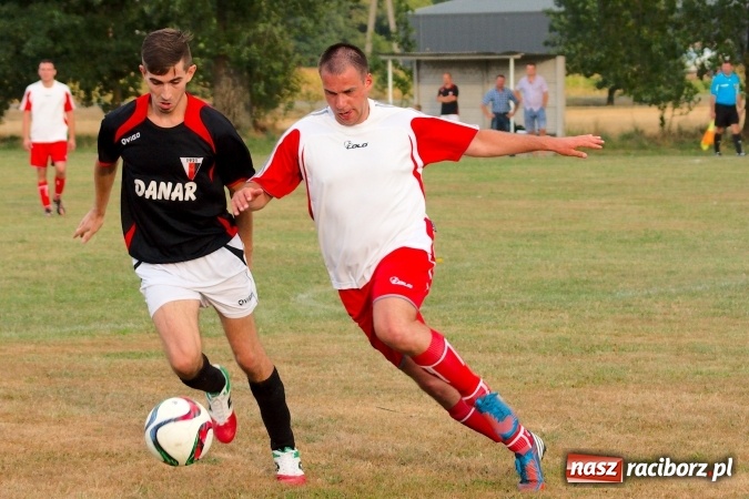 Zdjęcie w galerii na portalu naszraciborz.pl: Dwa oblicza Bieńkowic. Poważna kontuzja zawodnika Dzimierza wiadomości z regionu
