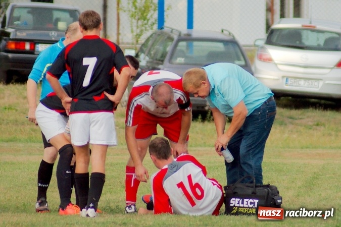Zdjęcie w galerii na portalu naszraciborz.pl: Dwa oblicza Bieńkowic. Poważna kontuzja zawodnika Dzimierza wiadomości z regionu