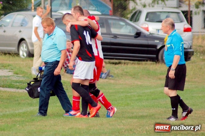 Zdjęcie w galerii na portalu naszraciborz.pl: Dwa oblicza Bieńkowic. Poważna kontuzja zawodnika Dzimierza wiadomości z regionu