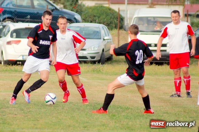 Zdjęcie w galerii na portalu naszraciborz.pl: Dwa oblicza Bieńkowic. Poważna kontuzja zawodnika Dzimierza wiadomości z regionu
