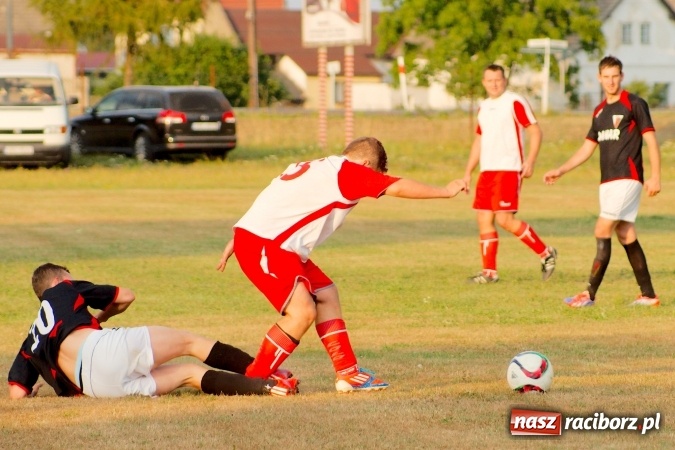Zdjęcie w galerii na portalu naszraciborz.pl: Dwa oblicza Bieńkowic. Poważna kontuzja zawodnika Dzimierza wiadomości z regionu
