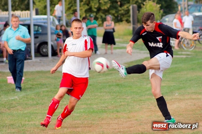 Zdjęcie w galerii na portalu naszraciborz.pl: Dwa oblicza Bieńkowic. Poważna kontuzja zawodnika Dzimierza wiadomości z regionu