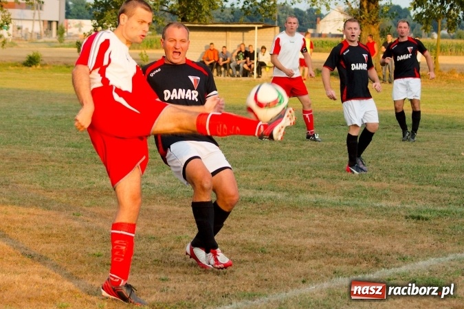 Zdjęcie w galerii na portalu naszraciborz.pl: Dwa oblicza Bieńkowic. Poważna kontuzja zawodnika Dzimierza wiadomości z regionu