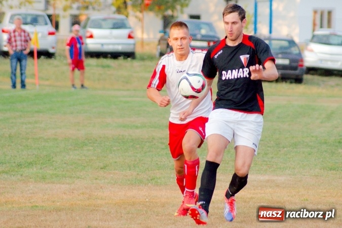 Zdjęcie w galerii na portalu naszraciborz.pl: Dwa oblicza Bieńkowic. Poważna kontuzja zawodnika Dzimierza wiadomości z regionu