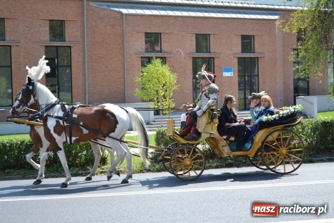 Zdjęcie w galerii na portalu naszraciborz.pl: Śladami króla Jana po raz trzeci. Orszak zatrzymał się w Nędzy wiadomości z regionu