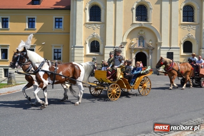 Zdjęcie w galerii na portalu naszraciborz.pl: Śladami króla Jana po raz trzeci. Orszak zatrzymał się w Nędzy wiadomości z regionu