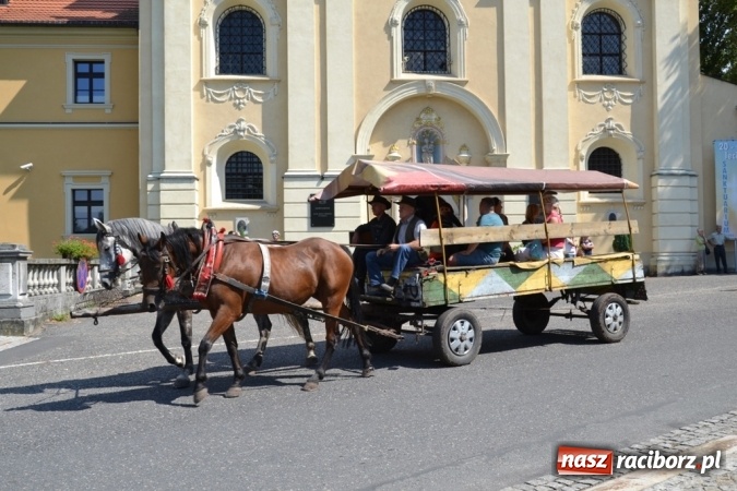 Zdjęcie w galerii na portalu naszraciborz.pl: Śladami króla Jana po raz trzeci. Orszak zatrzymał się w Nędzy wiadomości z regionu