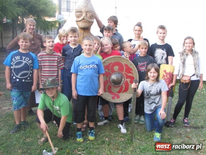 Zdjęcie w galerii na portalu naszraciborz.pl: Średniowieczny obóz na finał wakacyjnych zajęć w Raciborskim Centrum Kultury wiadomości z regionu