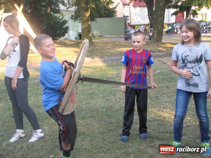 Zdjęcie w galerii na portalu naszraciborz.pl: Średniowieczny obóz na finał wakacyjnych zajęć w Raciborskim Centrum Kultury wiadomości z regionu
