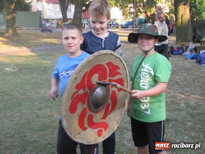 Zdjęcie w galerii na portalu naszraciborz.pl: Średniowieczny obóz na finał wakacyjnych zajęć w Raciborskim Centrum Kultury wiadomości z regionu
