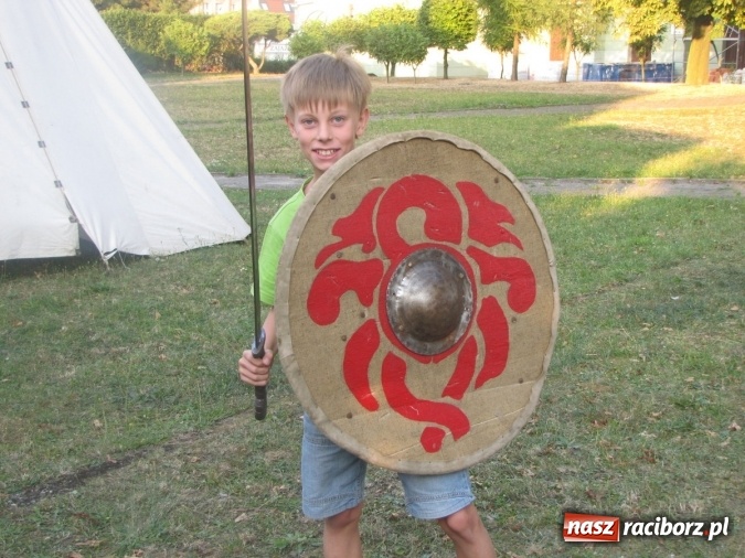 Zdjęcie w galerii na portalu naszraciborz.pl: Średniowieczny obóz na finał wakacyjnych zajęć w Raciborskim Centrum Kultury wiadomości z regionu