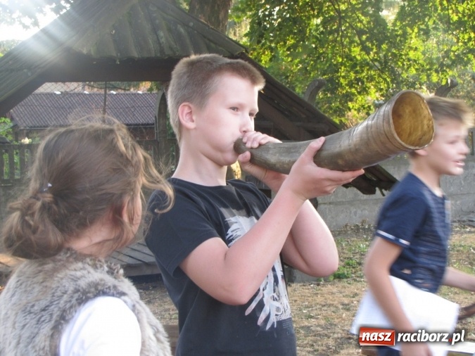 Zdjęcie w galerii na portalu naszraciborz.pl: Średniowieczny obóz na finał wakacyjnych zajęć w Raciborskim Centrum Kultury wiadomości z regionu
