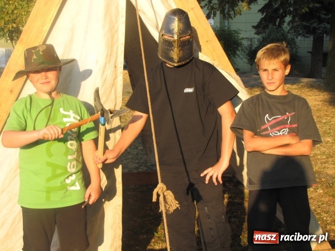 Zdjęcie w galerii na portalu naszraciborz.pl: Średniowieczny obóz na finał wakacyjnych zajęć w Raciborskim Centrum Kultury wiadomości z regionu