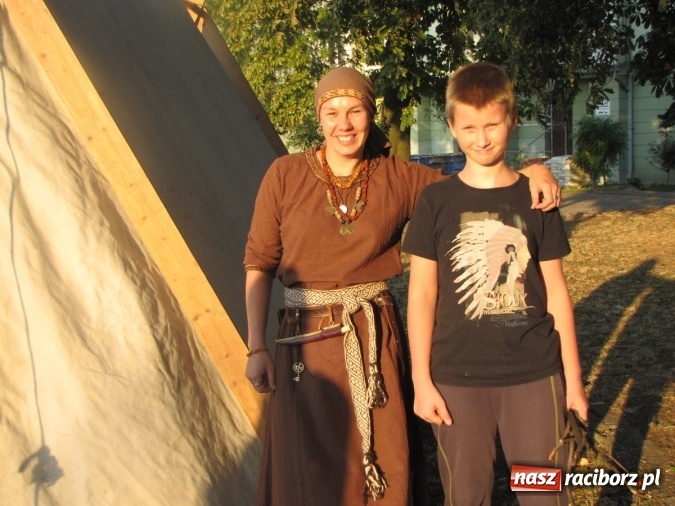 Zdjęcie w galerii na portalu naszraciborz.pl: Średniowieczny obóz na finał wakacyjnych zajęć w Raciborskim Centrum Kultury wiadomości z regionu