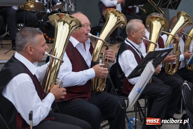 Zdjęcie w galerii na portalu naszraciborz.pl: Orkiestra Plania na finał koncert&oacute;w letnich w Parku Roth wiadomości z regionu