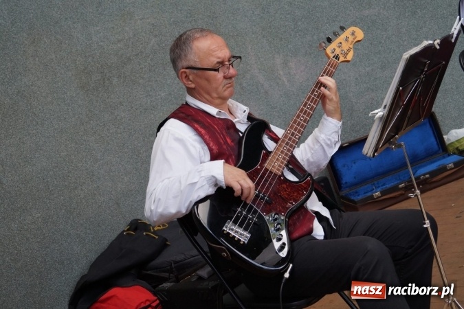 Zdjęcie w galerii na portalu naszraciborz.pl: Orkiestra Plania na finał koncert&oacute;w letnich w Parku Roth wiadomości z regionu