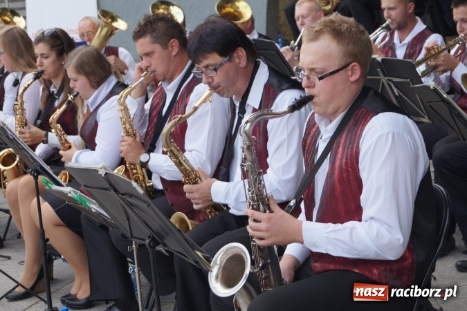 Zdjęcie w galerii na portalu naszraciborz.pl: Orkiestra Plania na finał koncert&oacute;w letnich w Parku Roth wiadomości z regionu