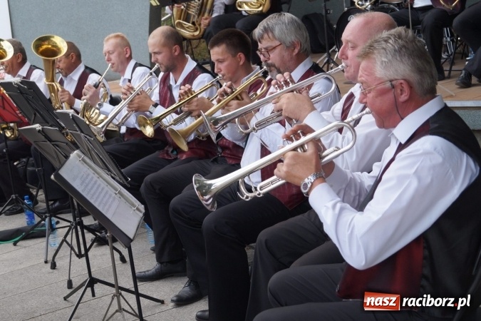 Zdjęcie w galerii na portalu naszraciborz.pl: Orkiestra Plania na finał koncert&oacute;w letnich w Parku Roth wiadomości z regionu
