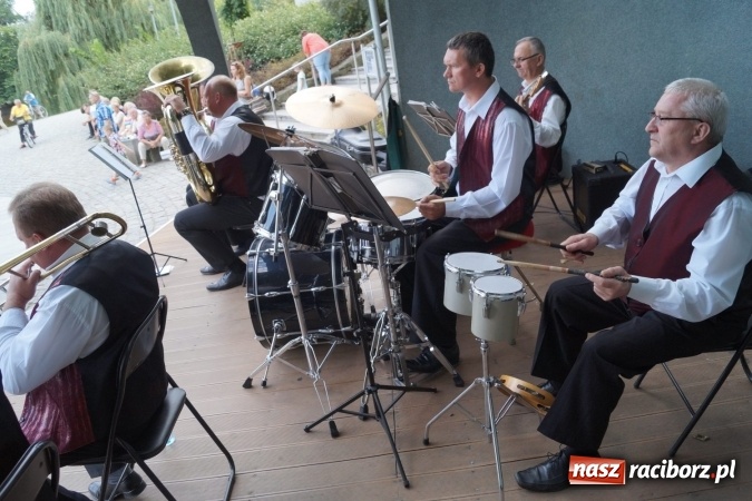 Zdjęcie w galerii na portalu naszraciborz.pl: Orkiestra Plania na finał koncert&oacute;w letnich w Parku Roth wiadomości z regionu