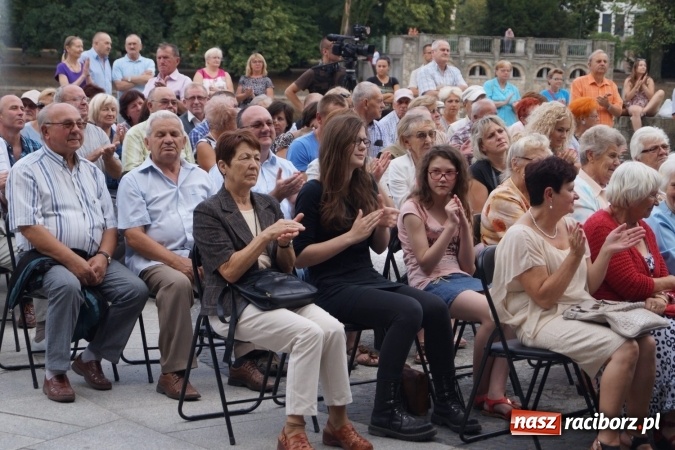Zdjęcie w galerii na portalu naszraciborz.pl: Orkiestra Plania na finał koncert&oacute;w letnich w Parku Roth wiadomości z regionu