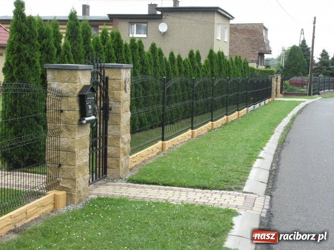 Zdjęcie w galerii na portalu naszraciborz.pl: Ogrodzenie wizytówką Twojego domu – powierz jego wykonanie najlepszym fachowcom wiadomości z regionu