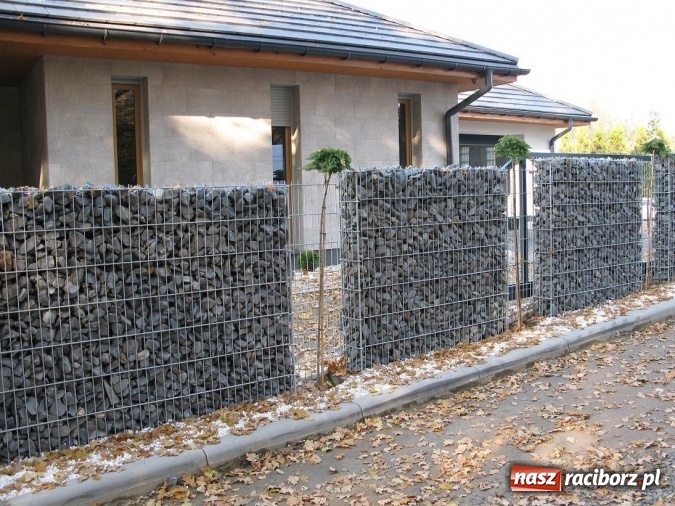 Zdjęcie w galerii na portalu naszraciborz.pl: Ogrodzenie wizytówką Twojego domu – powierz jego wykonanie najlepszym fachowcom wiadomości z regionu