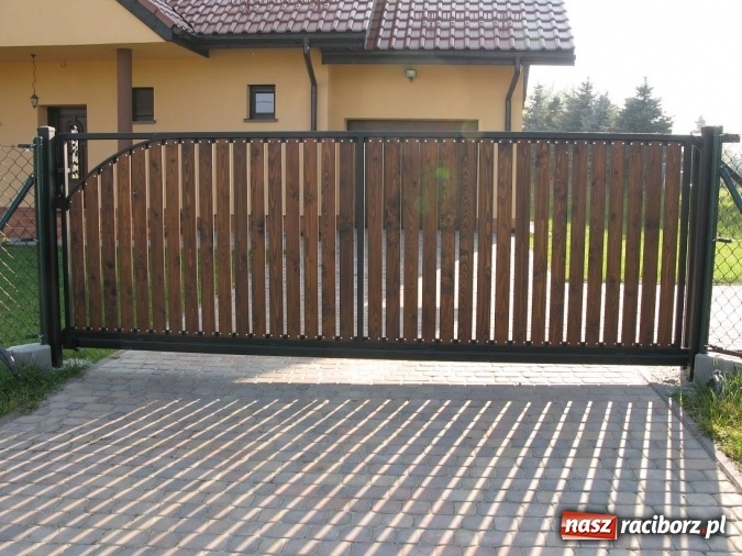 Zdjęcie w galerii na portalu naszraciborz.pl: Ogrodzenie wizytówką Twojego domu – powierz jego wykonanie najlepszym fachowcom wiadomości z regionu