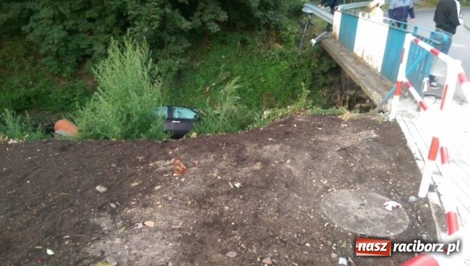 Zdjęcie w galerii na portalu naszraciborz.pl: Nietrzeźwy kierowca uderzył w barierki energochłonne i wpadł do Nacyny wiadomości z regionu